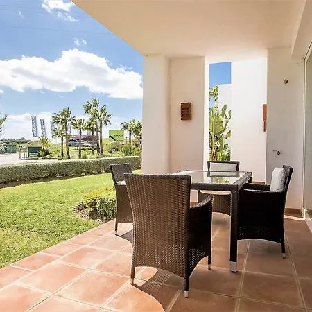Alcazaba Lagoon Apartments *