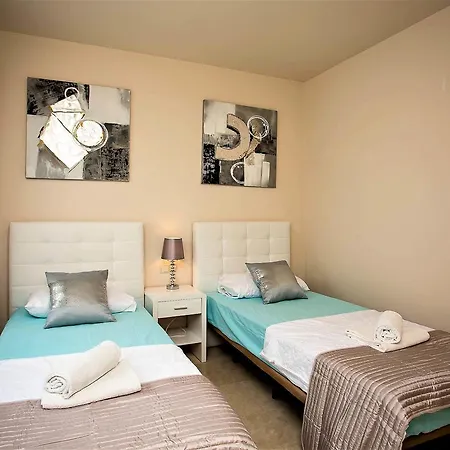 Alcazaba Lagoon Apartments * Estepona